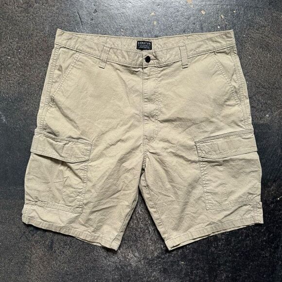 Signature Levi’s Tan Cargo Pants Lightweight Essential Men’s Size 40 Outdoors - Picture 1 of 16